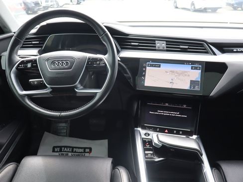 Used 2021 Audi e-tron Prestige w/ Prestige Package AWD/4WD image 16