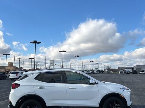 Used 2024 Buick Encore GX Sport Touring FWD image 19