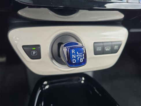 Used 2018 Toyota Prius Prime Plus image 20