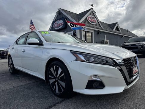 Used 2020 Nissan Altima 2.5 SV image 1