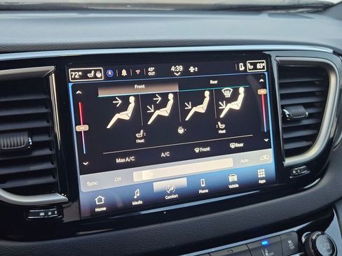 New 2026 Chrysler Voyager LX image 22