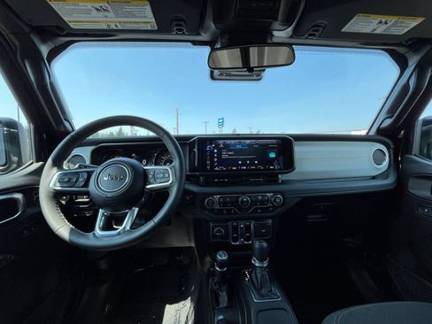 Used 2025 Jeep Wrangler Unlimited Sahara AWD/4WD image 35