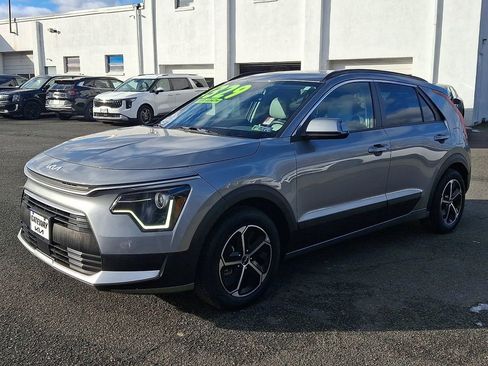Certified 2023 Kia Niro EX image 3