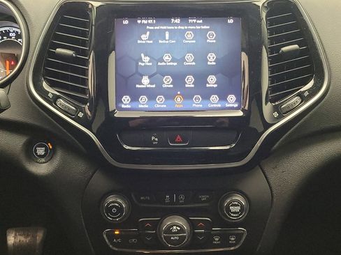 Used 2020 Jeep Cherokee Limited image 25