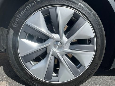 Used 2023 Tesla Model Y AWD image 35