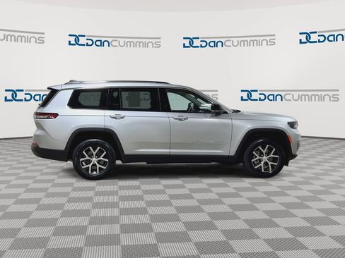 Used 2023 Jeep Grand Cherokee L Limited AWD/4WD image 2