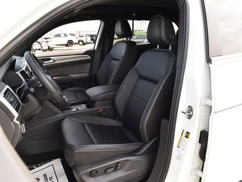 Certified 2023 Volkswagen Atlas Cross Sport SE w/ Panoramic Sunroof Package image 19