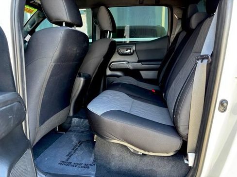 Used 2022 Toyota Tacoma TRD Off-Road w/ Technology Package RWD image 15