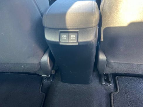 Used 2021 Toyota Prius L Eco FWD image 20