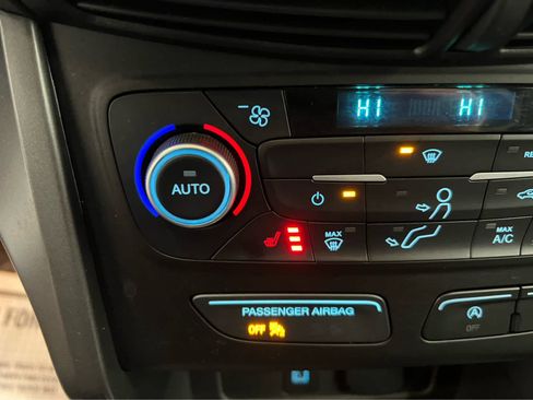 Used 2018 Ford Escape SE image 2