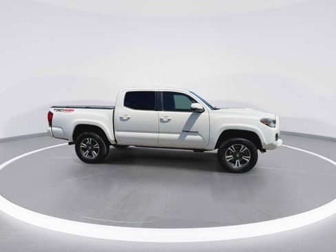 Certified 2019 Toyota Tacoma TRD Sport w/ Technology Package AWD/4WD image 9