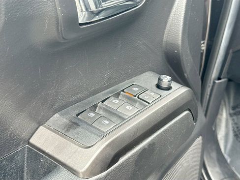 Used 2022 Toyota Tacoma TRD Sport w/ Technology Package image 17