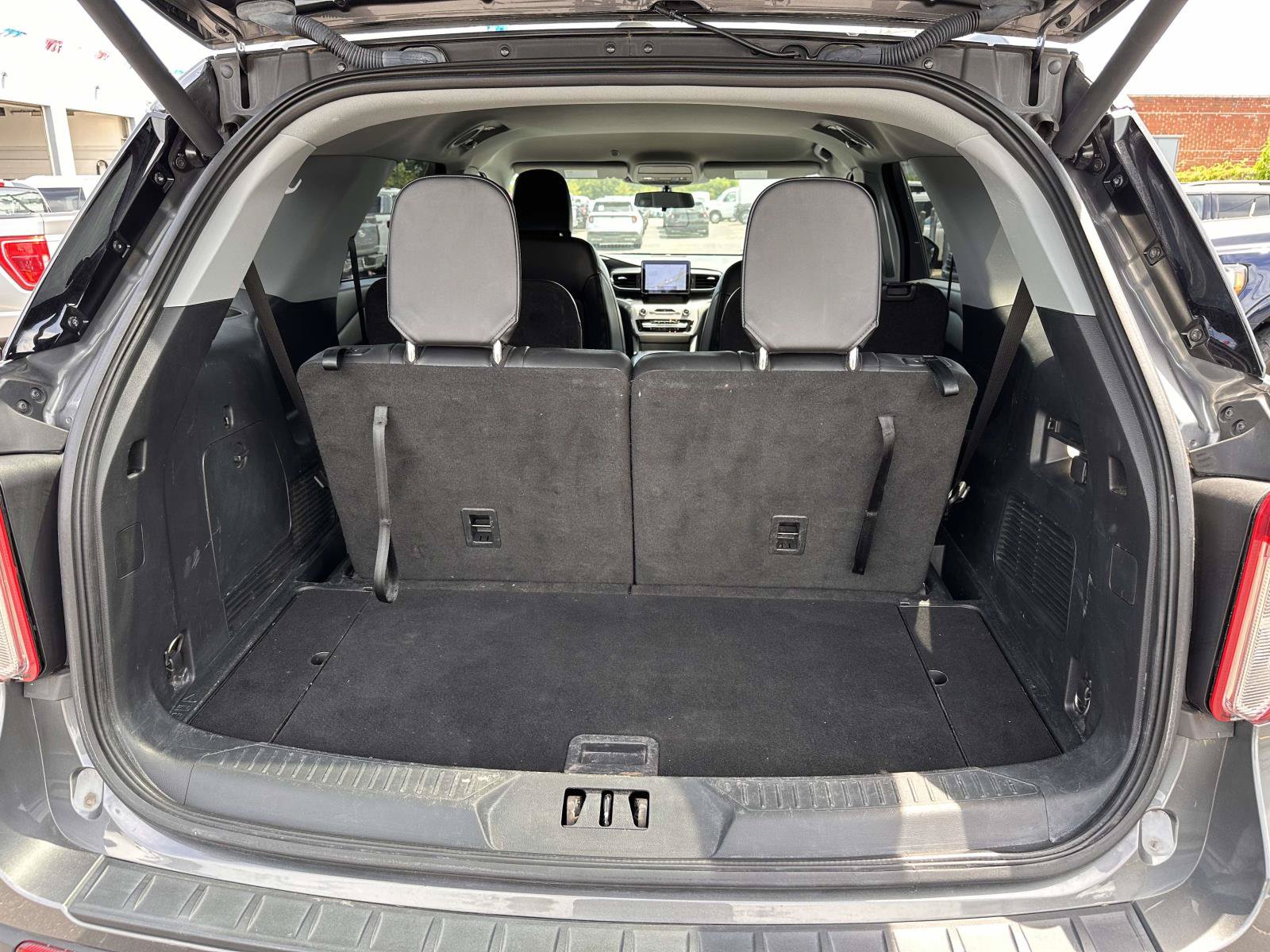 Used 2023 Ford Explorer XLT w/ Equipment Group 202A AWD/4WD image 8