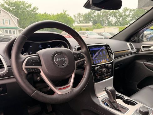 Used 2019 Jeep Grand Cherokee Trailhawk w/ Trailhawk Luxury Group AWD/4WD image 16