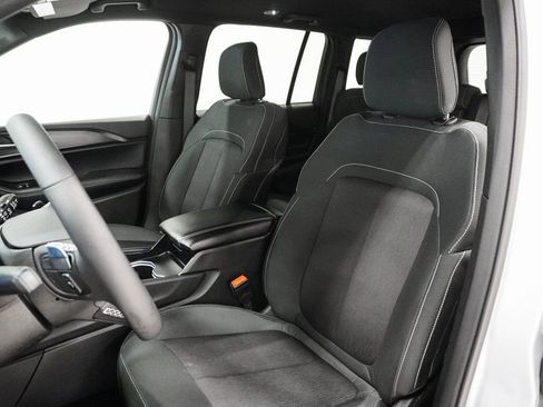 Certified 2025 Jeep Grand Cherokee Laredo w/ Luxury Tech Group I image 11