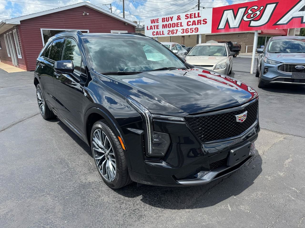 Used 2025 Cadillac XT4 Sport AWD/4WD image 3