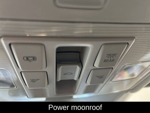 Used 2020 Volkswagen Tiguan SEL image 11