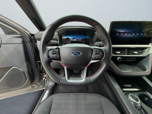 Used 2025 Ford Explorer ST-Line w/ ST-Line Street Pack AWD/4WD image 14