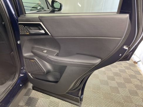 New 2025 Mitsubishi Outlander SE image 32