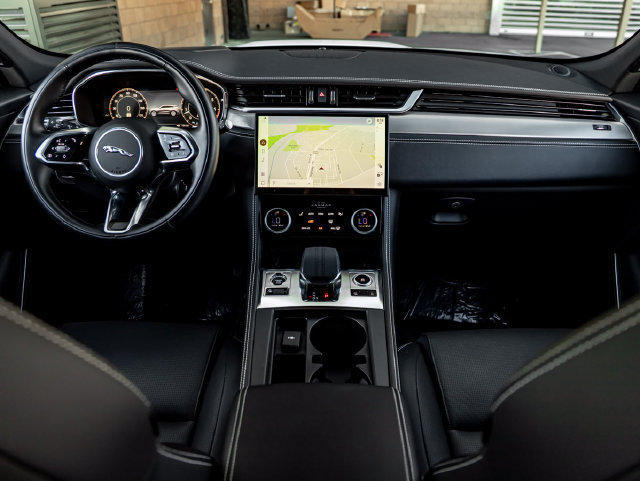 Certified 2025 Jaguar F-PACE R-Dynamic S AWD/4WD image 19