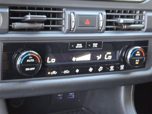 Used 2023 Nissan Pathfinder S image 20