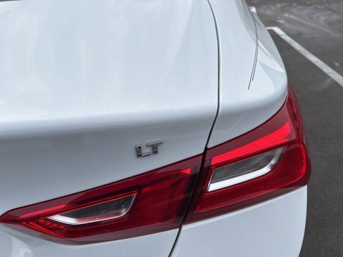 Used 2017 Chevrolet Malibu LT image 9