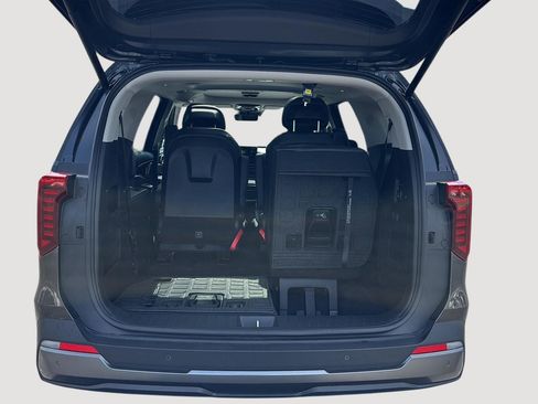 Used 2025 Kia Carnival SX Prestige image 13