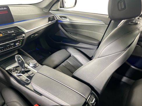 Used 2021 BMW 540i xDrive w/ M Sport Package image 25