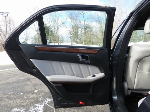 Used 2013 Mercedes-Benz E 350 4MATIC Sedan image 18