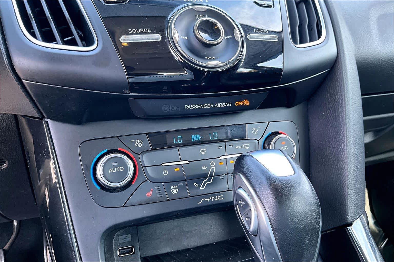 Used 2016 Ford Focus Titanium FWD image 35