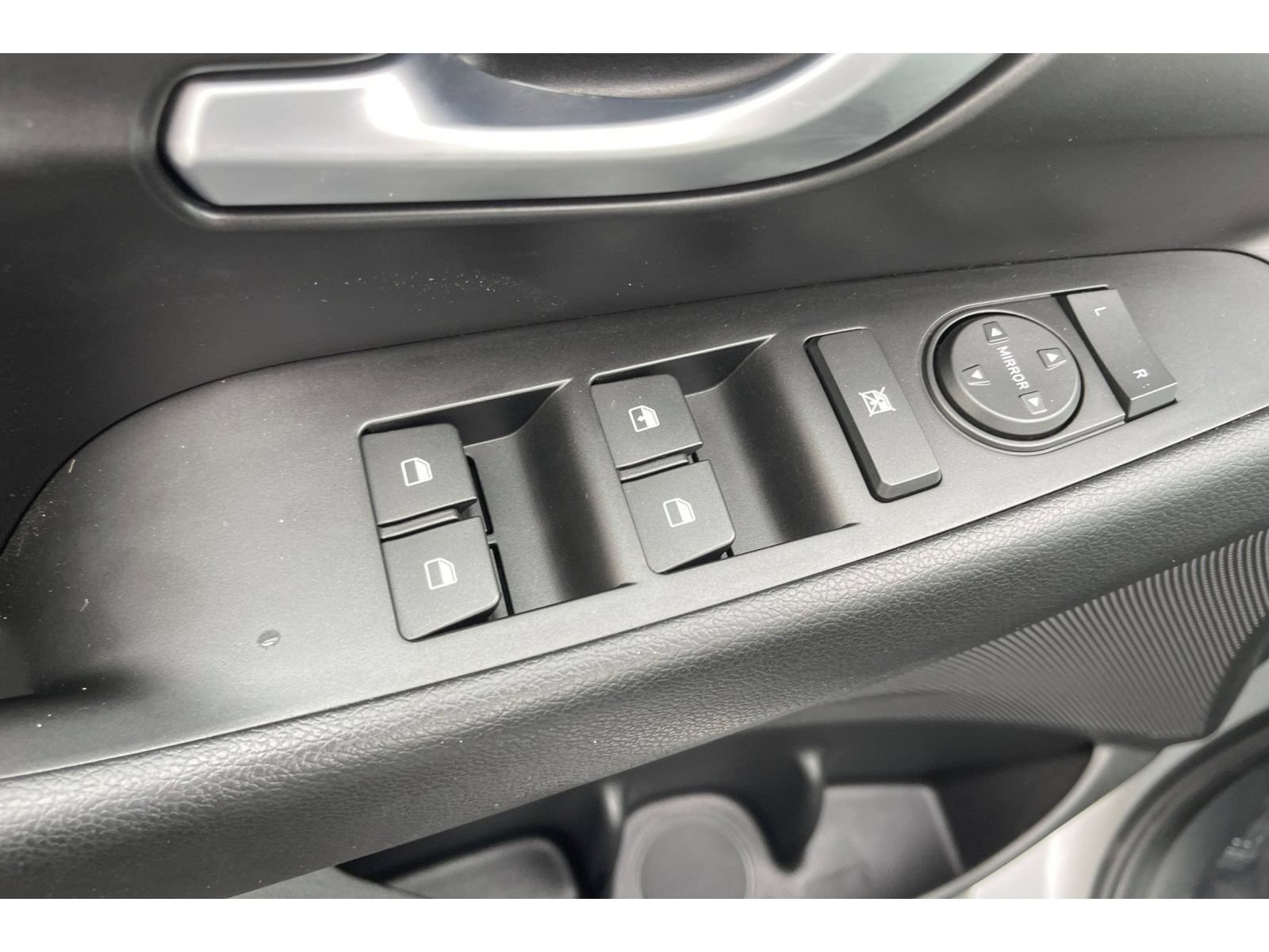 Used 2018 Hyundai Elantra GT FWD image 12
