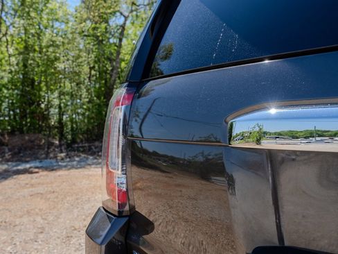 Used 2019 GMC Yukon Denali w/ Denali Ultimate Package image 10