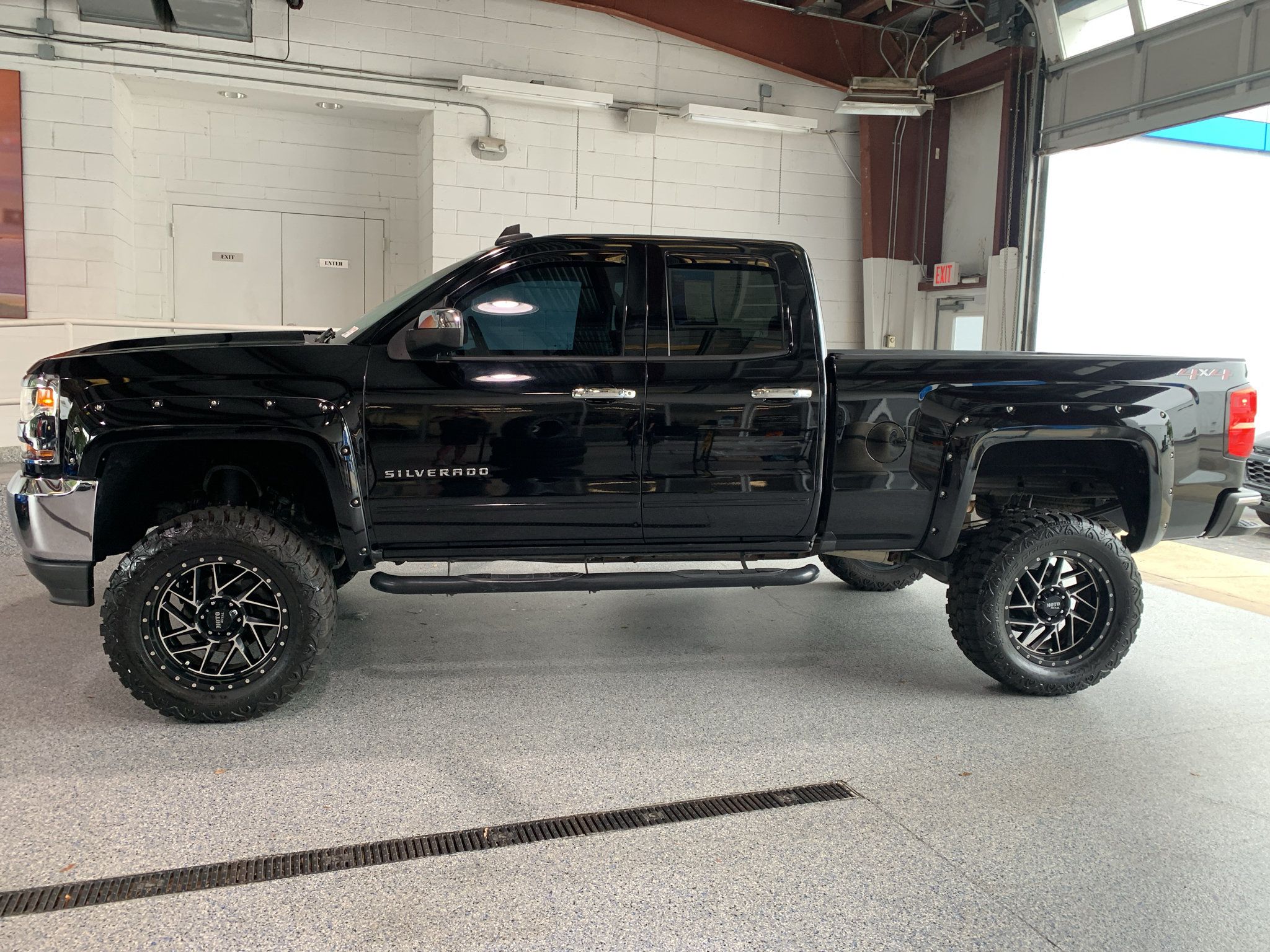 Used 2018 Chevrolet Silverado 1500 LT AWD/4WD image 6
