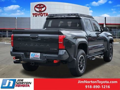 Used 2025 Toyota Tacoma TRD Off-Road image 6
