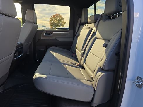 New 2026 GMC Sierra 2500 SLT w/ SLT Convenience Package image 12