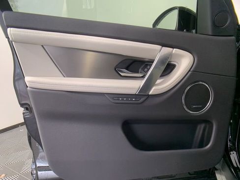 Certified 2025 Land Rover Discovery Sport Dynamic SE image 10