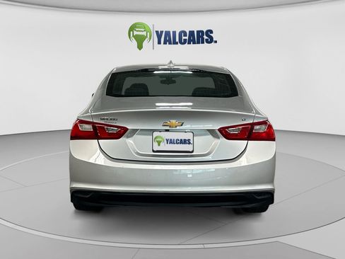 Used 2018 Chevrolet Malibu LT FWD image 4