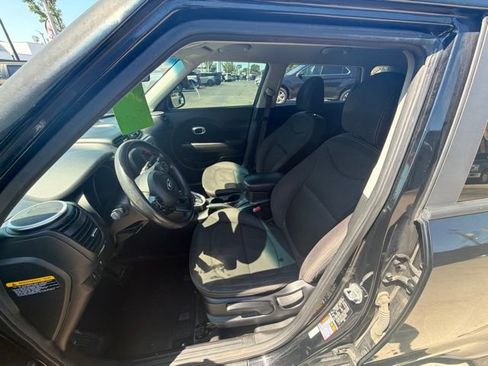 Used 2016 Kia Soul FWD image 16