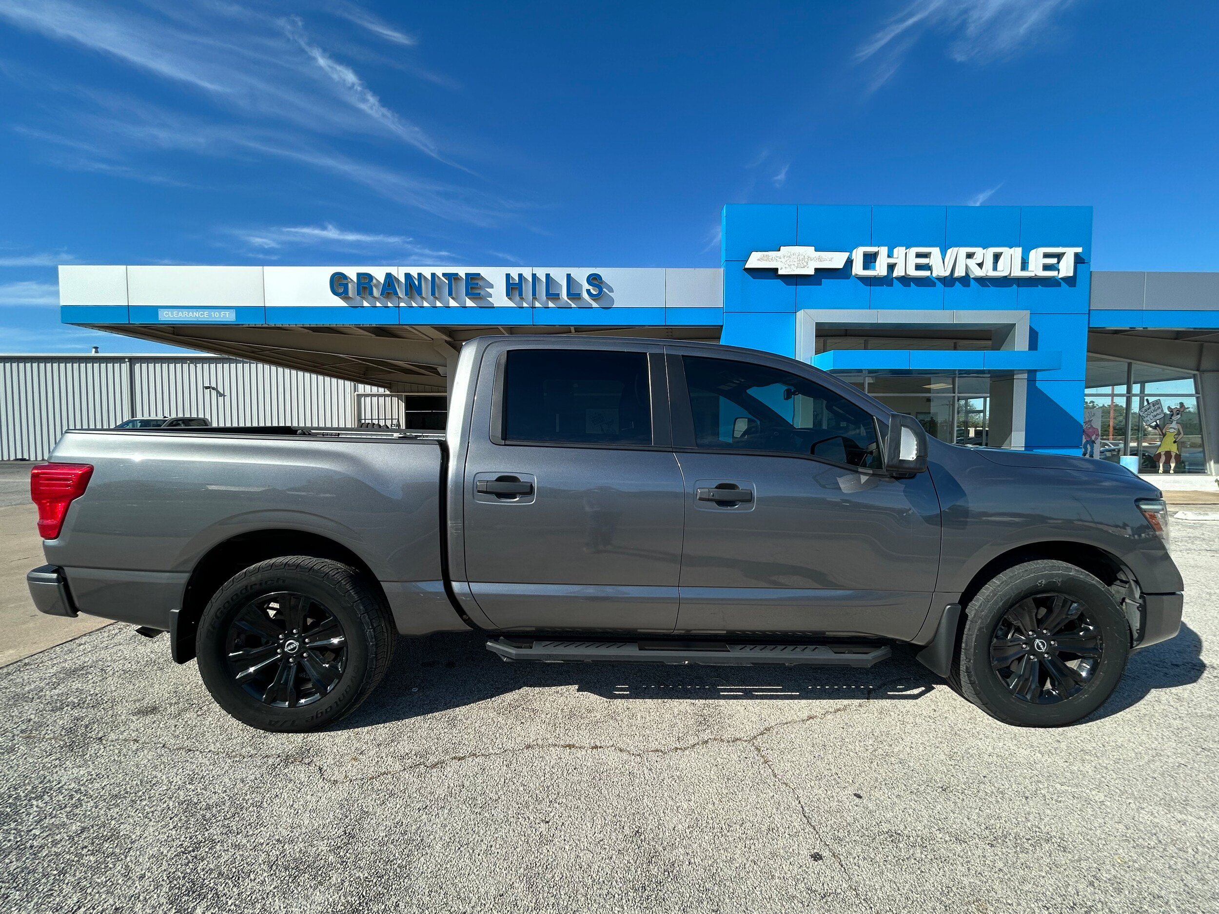 Used 2023 Nissan Titan SV w/ SV Convenience Package AWD/4WD image 10