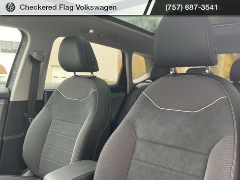 Used 2024 Volkswagen Taos SE image 22