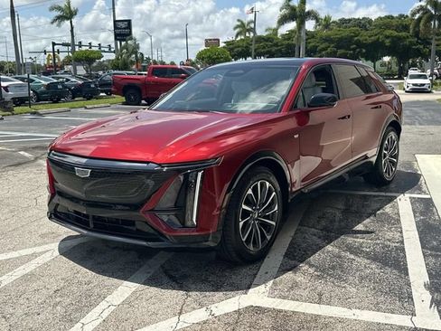Used 2025 Cadillac Lyriq Sport AWD/4WD image 3