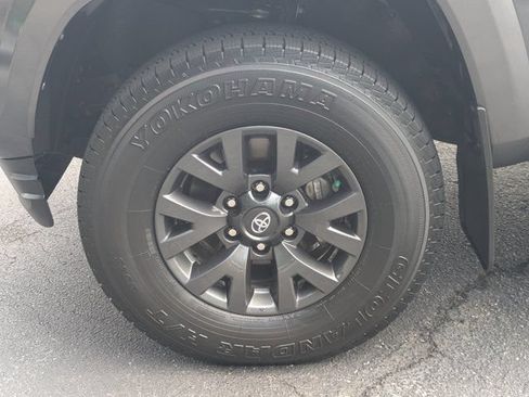 Used 2023 Toyota Tacoma SR5 w/ Technology Package AWD/4WD image 11