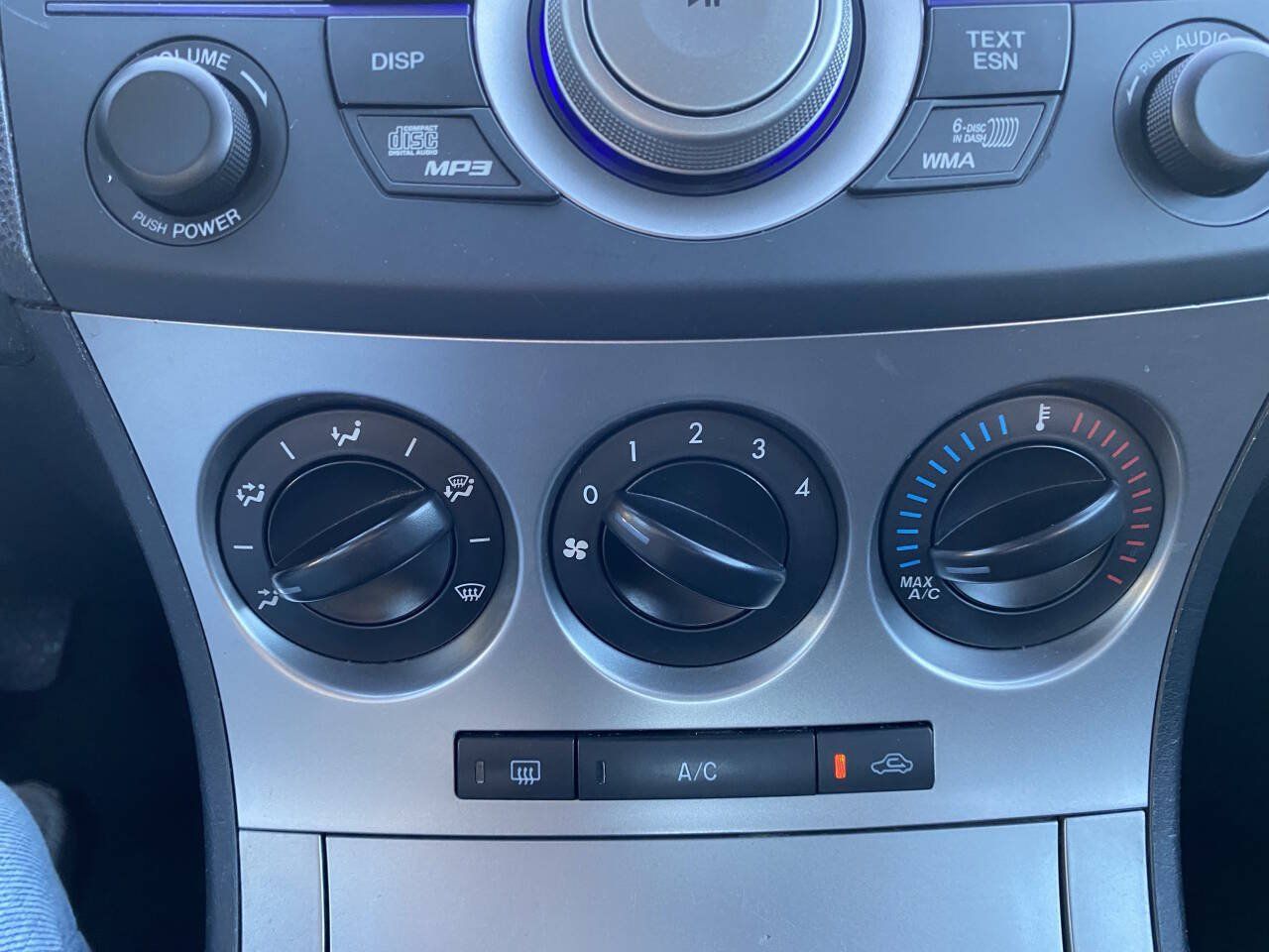 Used 2011 MAZDA MAZDA3 i Touring FWD image 27