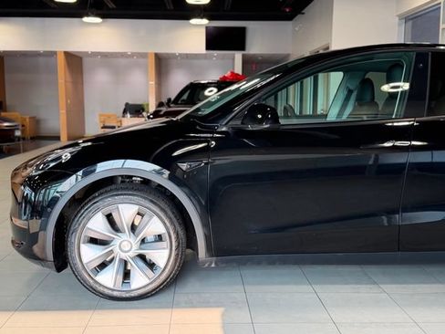 Used 2021 Tesla Model Y Long Range AWD/4WD image 8