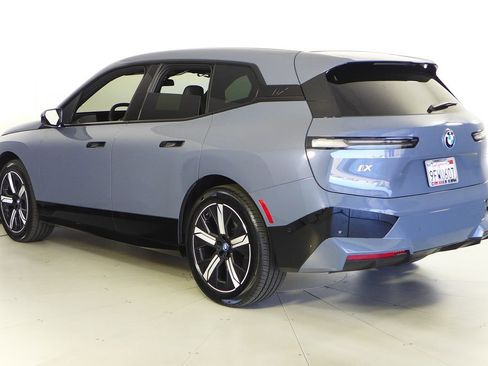 Used 2023 BMW iX xDrive50 w/ Sport Package AWD/4WD image 8