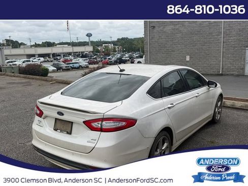 Used 2015 Ford Fusion SE FWD image 1