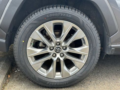 Used 2019 Toyota RAV4 XLE Premium w/ Cold Weather Package AWD/4WD image 4