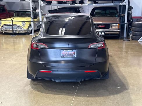 Used 2023 Tesla Model Y Performance image 14