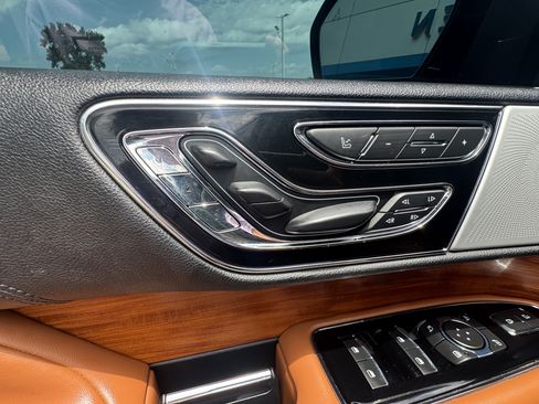 Used 2019 Lincoln Navigator Reserve w/ Cargo Package AWD/4WD image 26