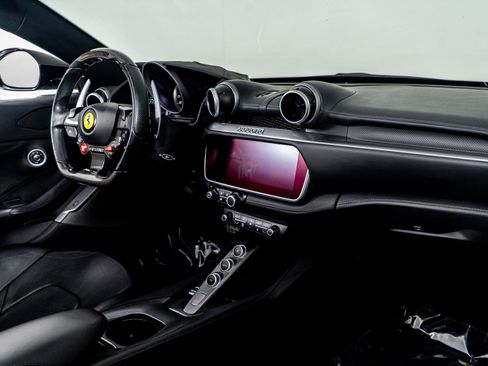 Used 2019 Ferrari Portofino image 38
